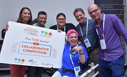 Ronny's team with consumer showing the award for collaboration Ronny's team with consumer showing the award for collaboration